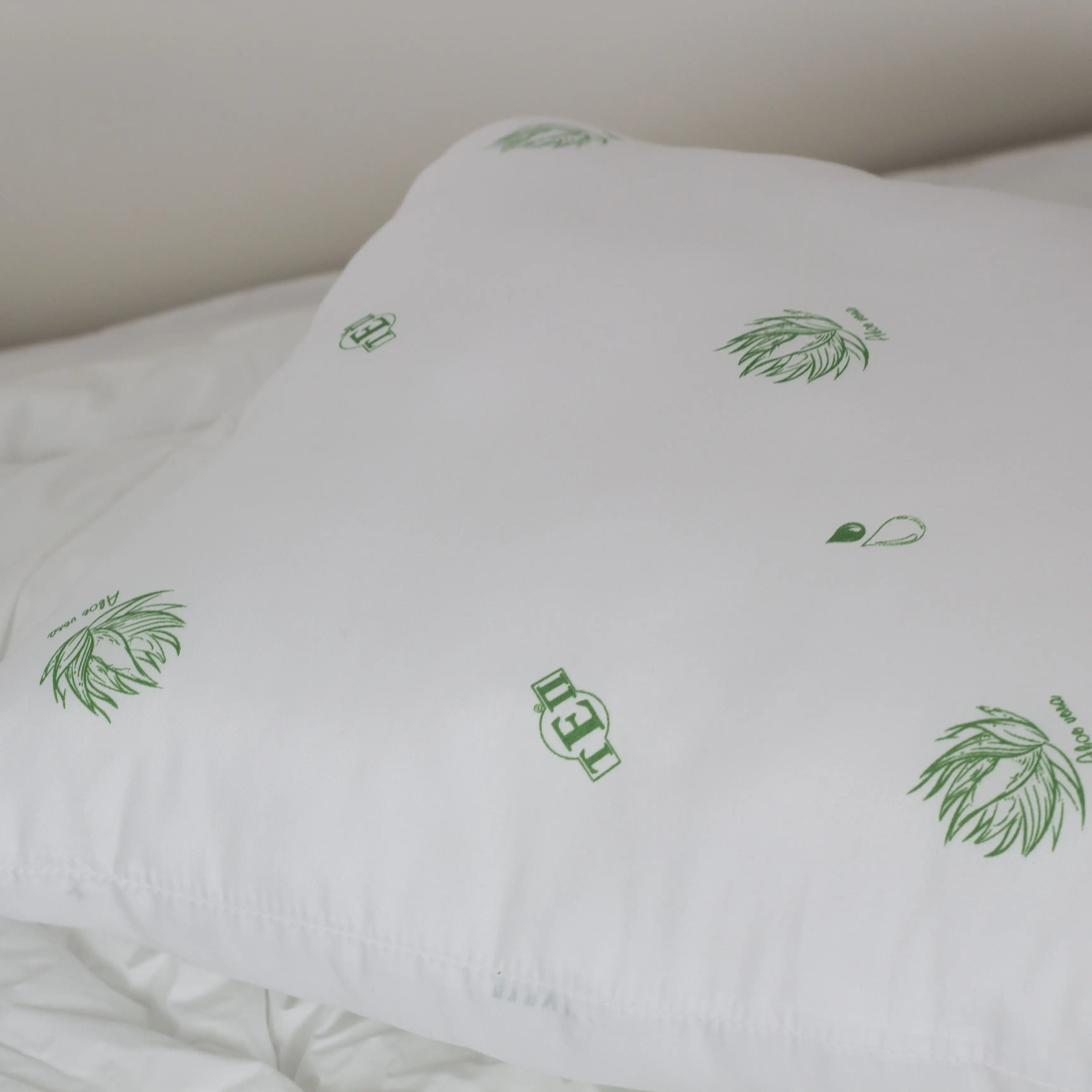 Подушка DREAM "ALOE VERA", 70x70